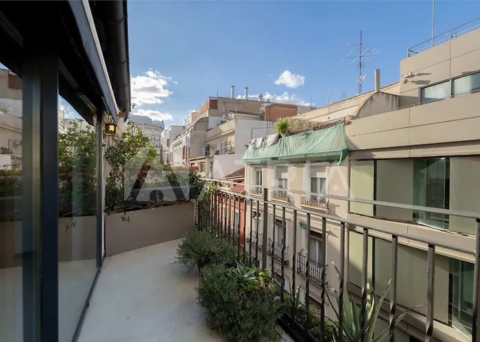 Gorgeous 2 Bedroom Apartment In Madrid'S Heart